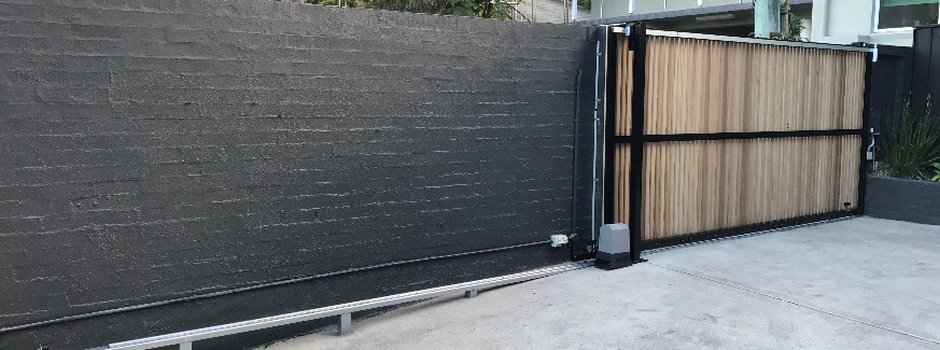 automatic-sliding-gate-timber-cladding